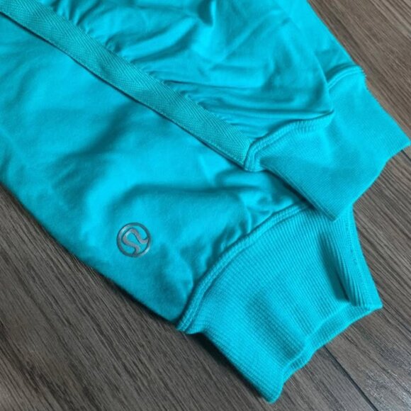 Lululemon Flashback Crop Pants โ Lagoon Blue, Size 8 (NWOT) - Picture 7 of 10
